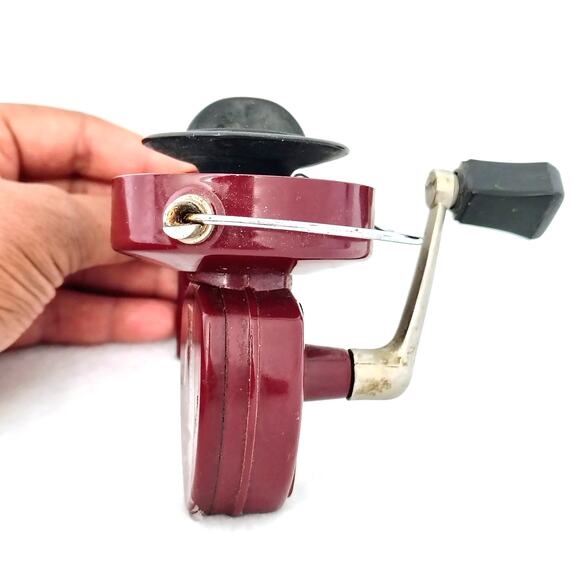Scorpion Burgundy Metal Spinning Fishing Reel Made in Korea Ocean Lake Outdoors - Picture 5 of 5